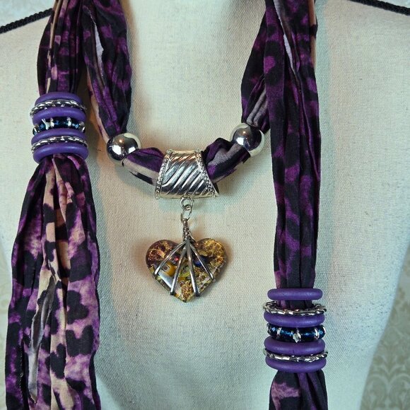 Very Moda Purple Animal Print Scarf Necklace Jewelry Multiple Ways to Style NWT - Picture 6 of 15